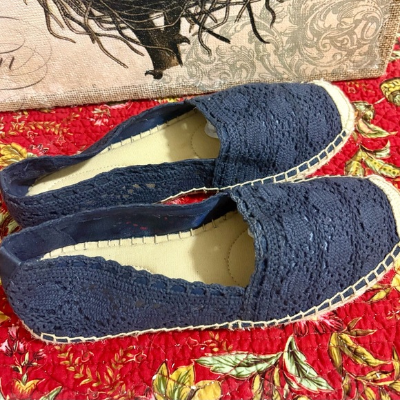 Talbots Dark Blue Crochet Design Espadrilles Size 8.5 - Picture 2 of 6